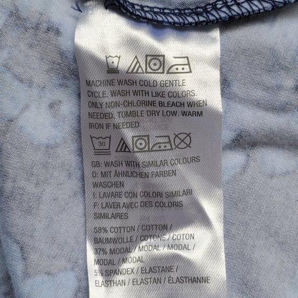 Isaac Mizrahi Blue Purple Floral Top Asymmetrical Hem  NWOT Size S - Picture 8 of 8